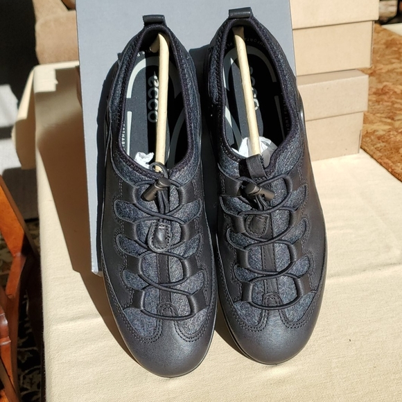 ecco vibration ii toggle sneaker